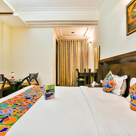 Fabhotel Oasis Dlf Phase 3 Гургаон Екстериор снимка