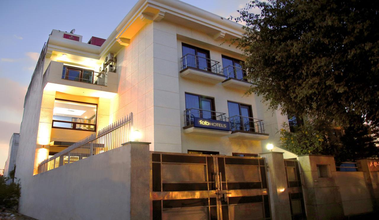 Fabhotel Oasis Dlf Phase 3 Гургаон Екстериор снимка