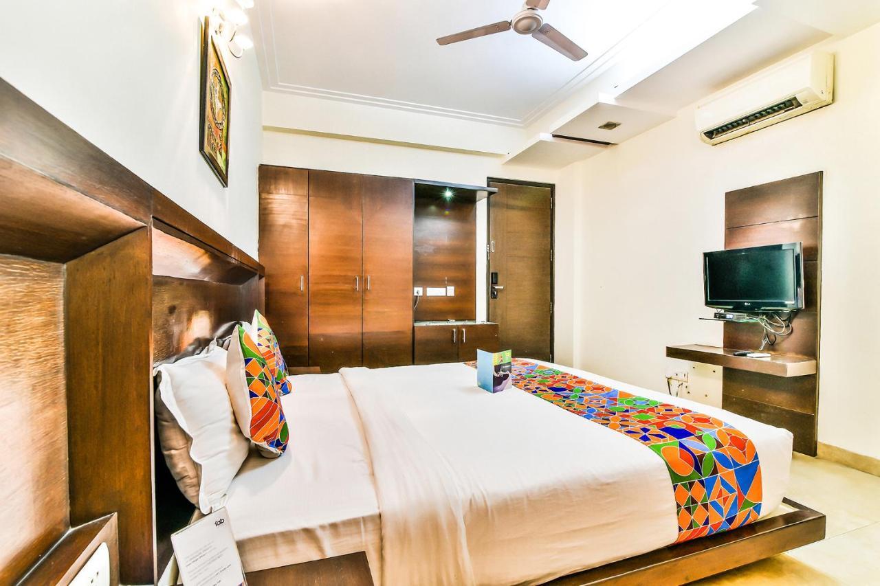 Fabhotel Oasis Dlf Phase 3 Гургаон Екстериор снимка