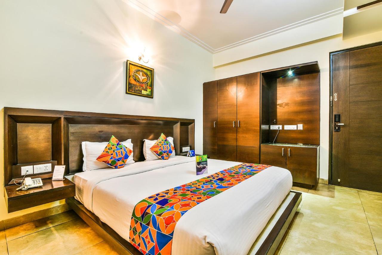 Fabhotel Oasis Dlf Phase 3 Гургаон Екстериор снимка