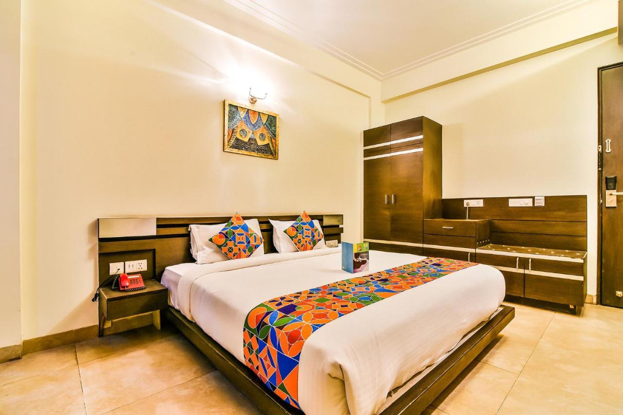 Fabhotel Oasis Dlf Phase 3 Гургаон Екстериор снимка