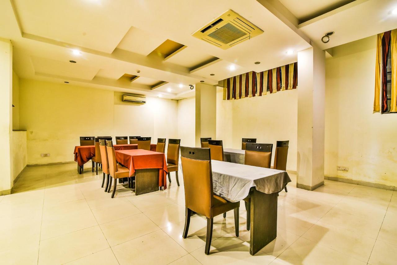 Fabhotel Oasis Dlf Phase 3 Гургаон Екстериор снимка