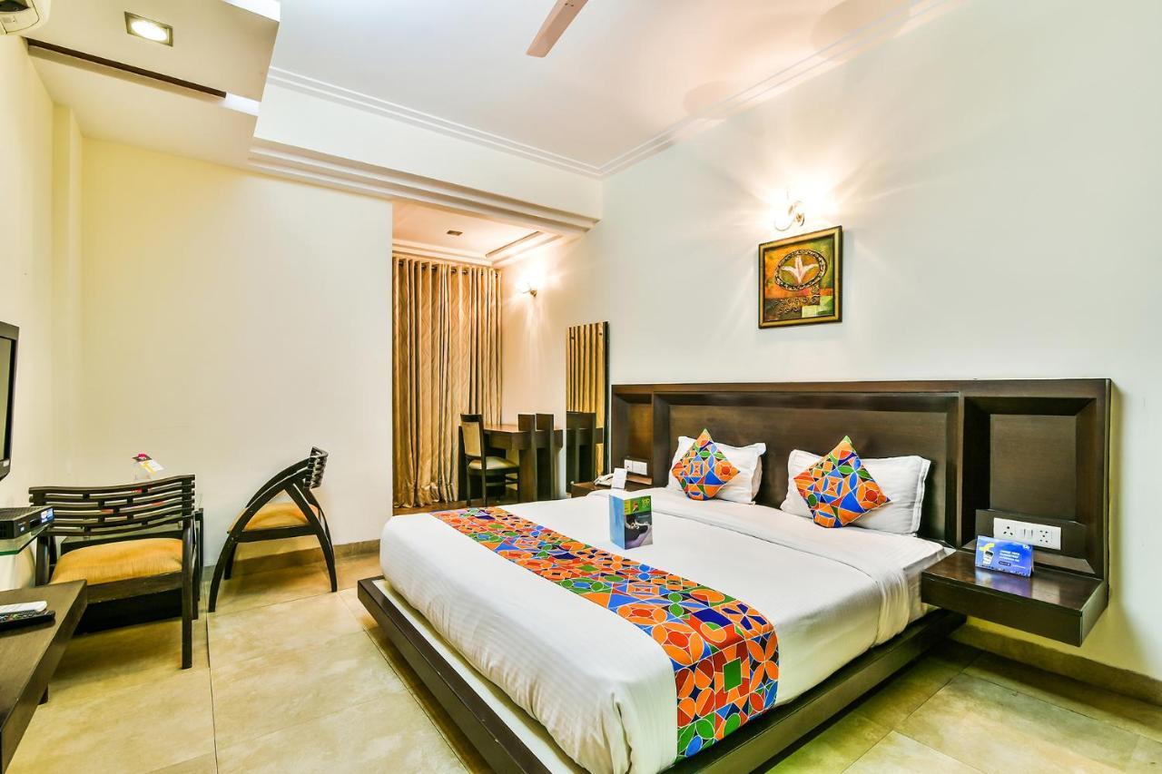 Fabhotel Oasis Dlf Phase 3 Гургаон Екстериор снимка