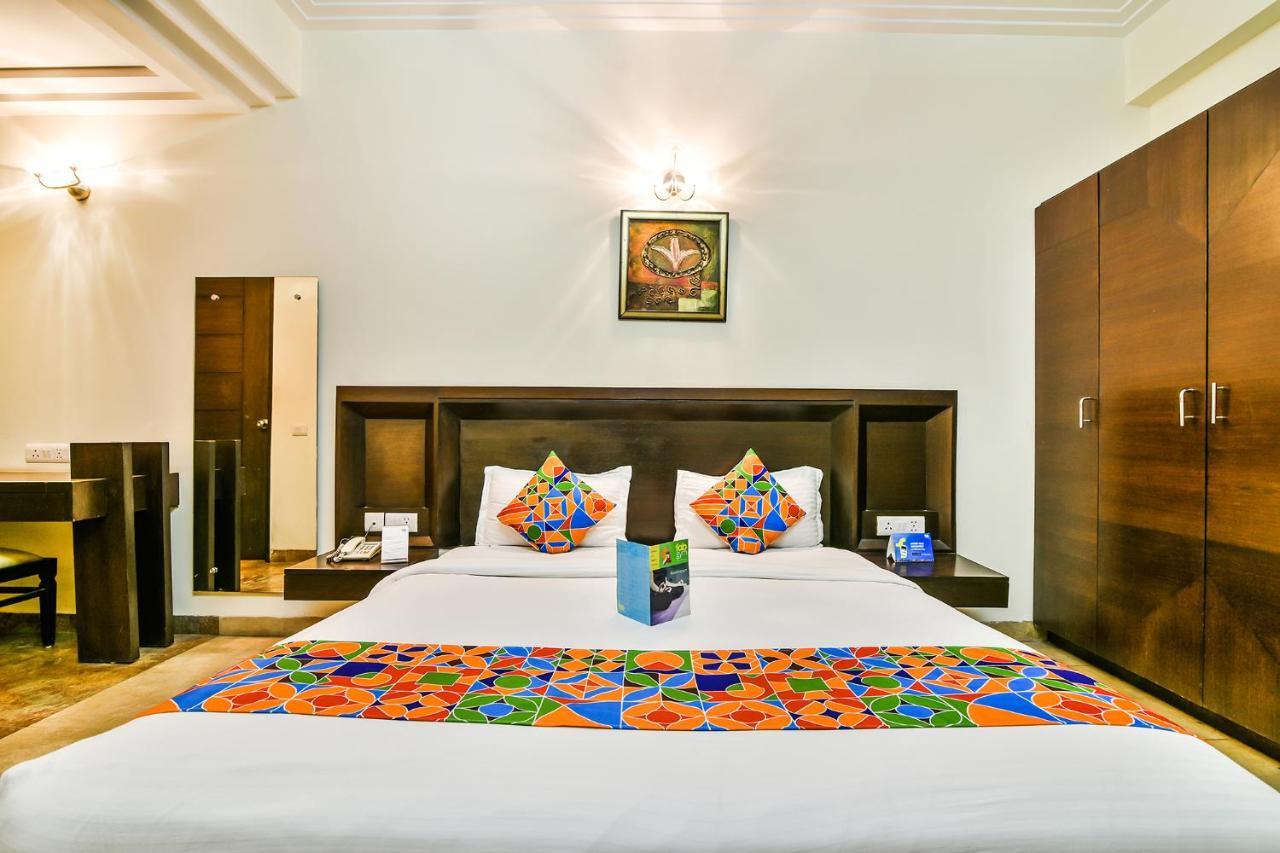 Fabhotel Oasis Dlf Phase 3 Гургаон Екстериор снимка