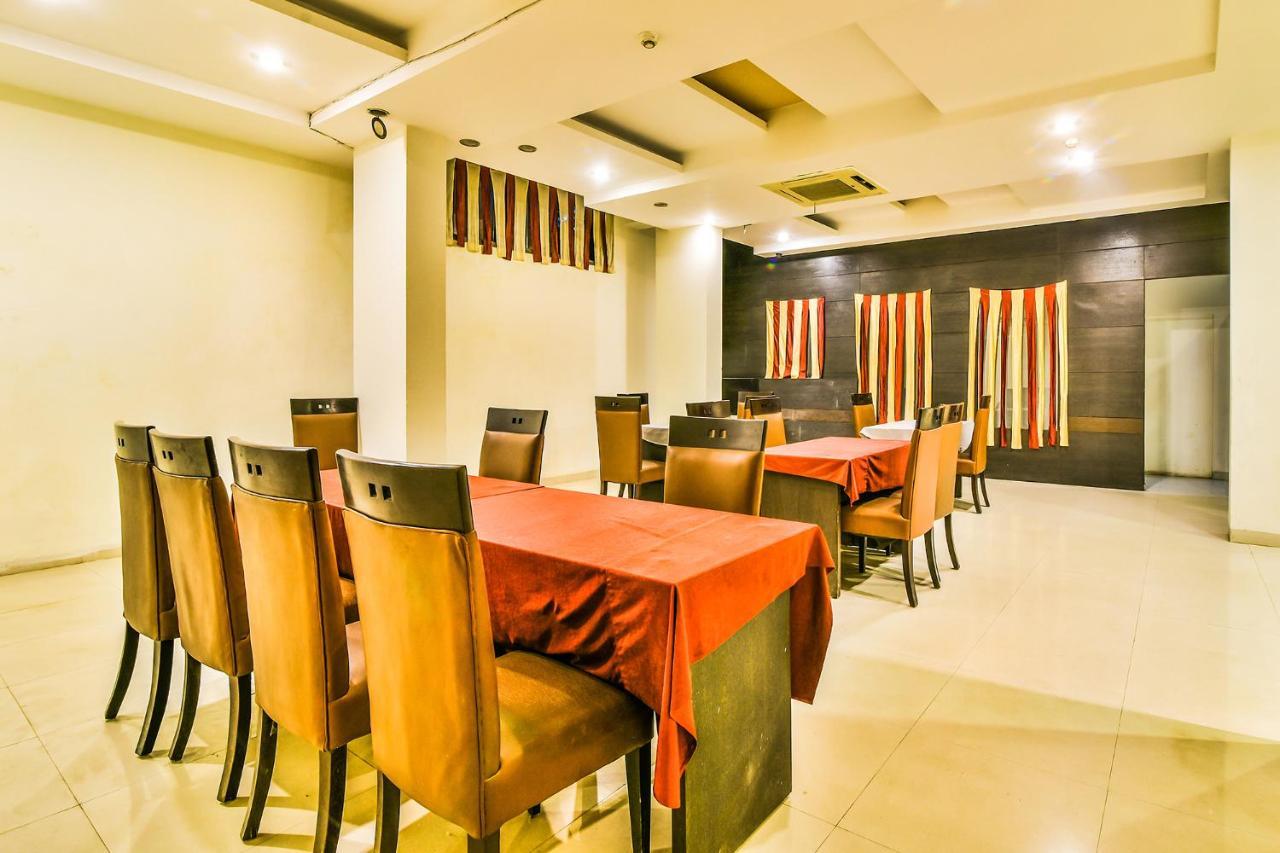 Fabhotel Oasis Dlf Phase 3 Гургаон Екстериор снимка
